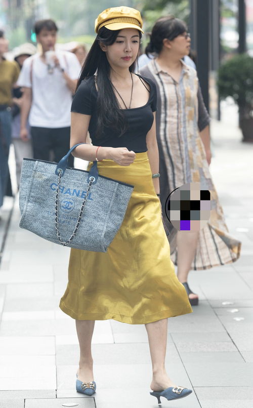 街拍 搭配服饰就是紧跟潮流,复古风格这几年非常流行