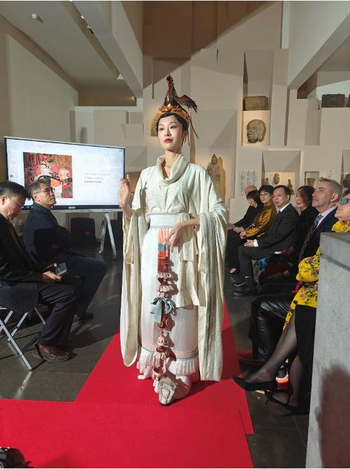 当飞天遇到飞天 ,中国敦煌复原服饰展惊艳巴黎